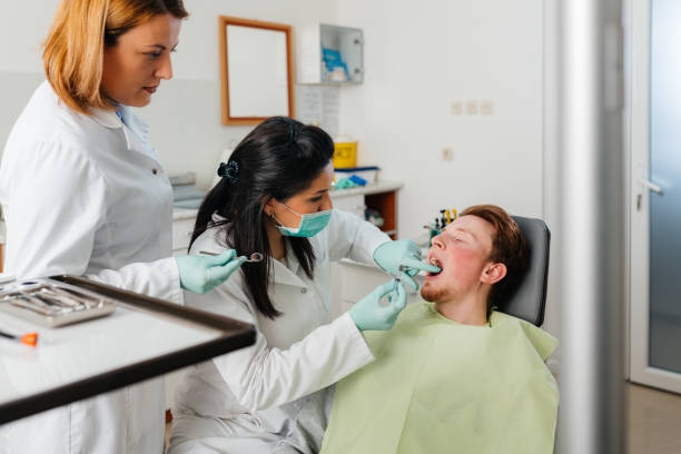 Best Emergency Tooth Extraction  in Isanti, MN